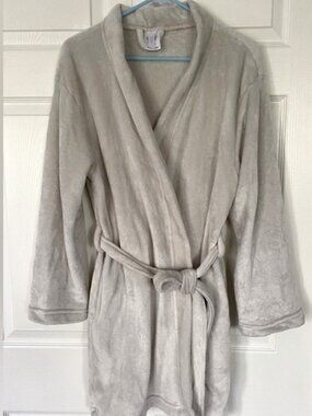 Flora by Flora Nikrooz Light Plush Robe size Medium
